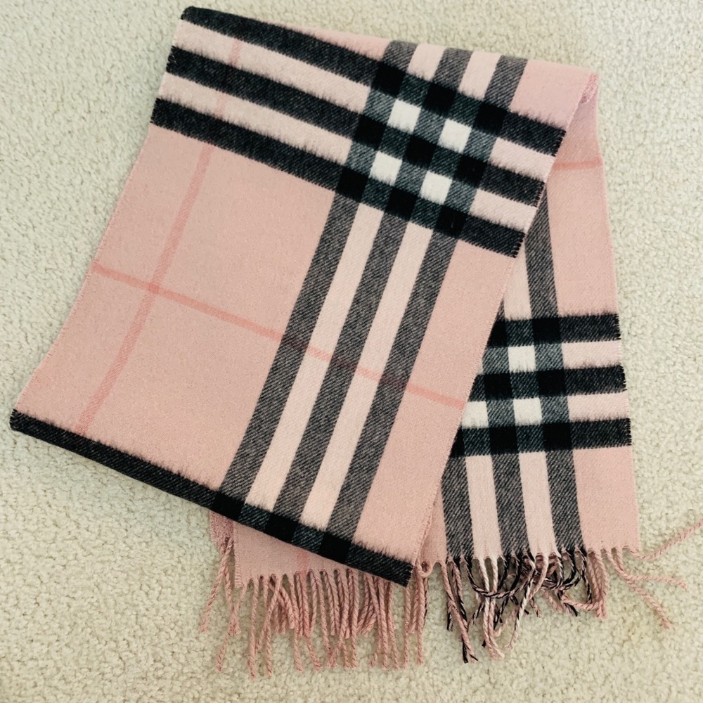 LIMITED EDITION Burberry Cashmere Reversible Scarf In Pale Candy Pink